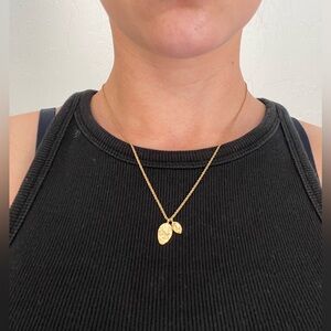 Gold leaf Sézane necklace.